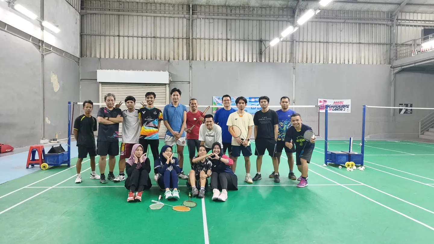 Kegiatan mabar mingguan bersama anggota Fokus Badminton, foto 3.