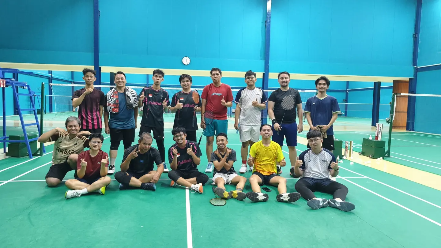 Kegiatan mabar mingguan bersama anggota Fokus Badminton, foto 4.