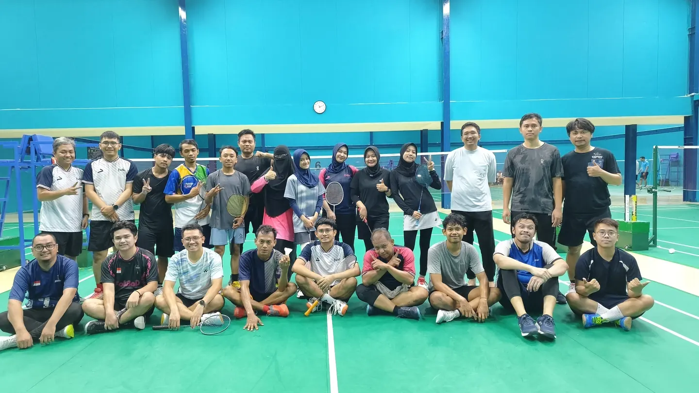 Kegiatan mabar mingguan bersama anggota Fokus Badminton, foto 6.