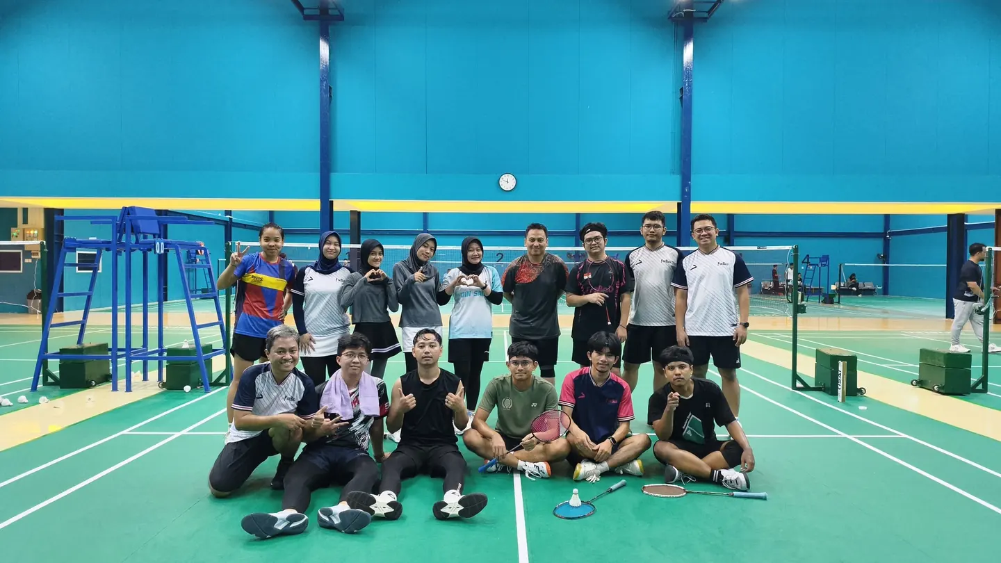 Kegiatan mabar mingguan bersama anggota Fokus Badminton, foto 8.