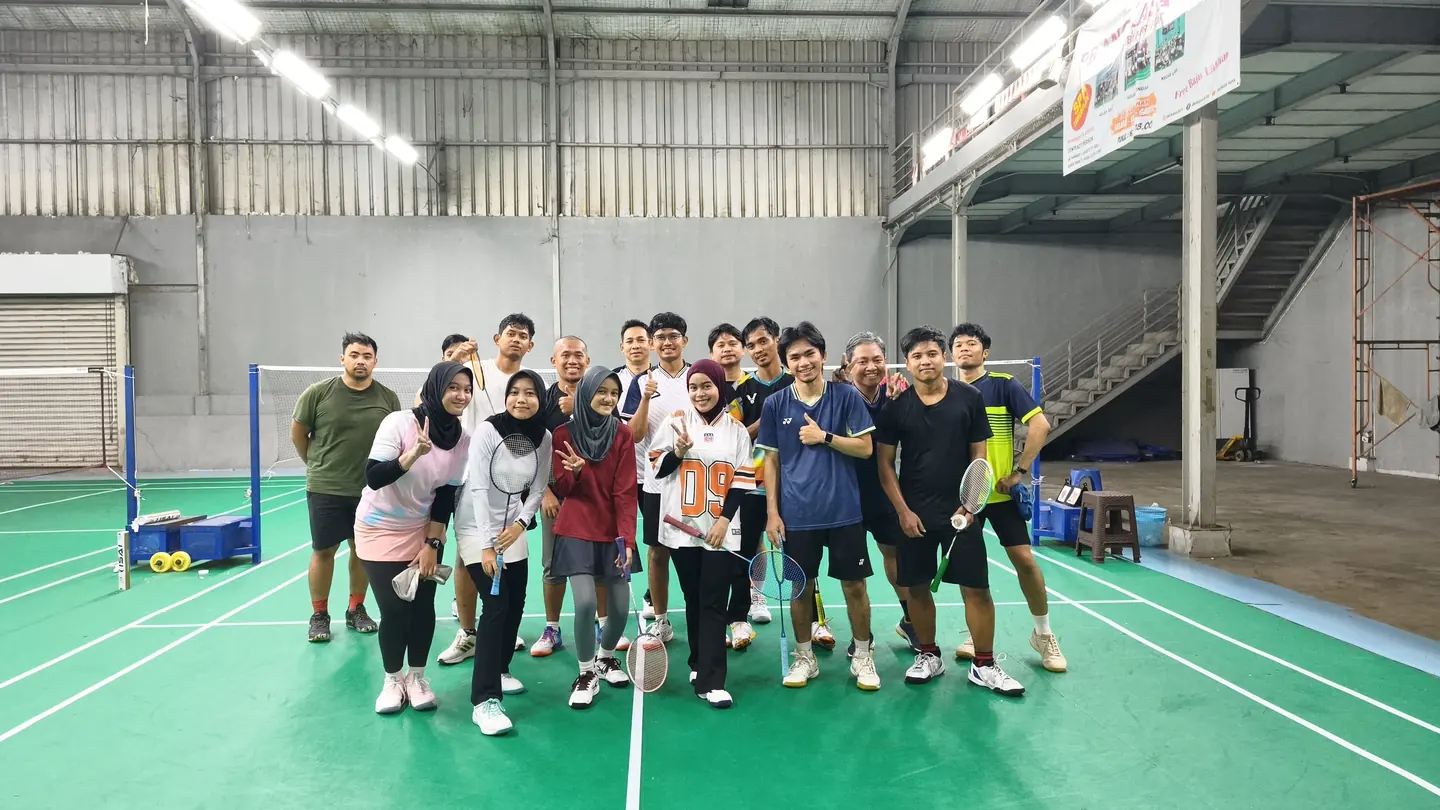 Kegiatan mabar mingguan bersama anggota Fokus Badminton, foto 9.