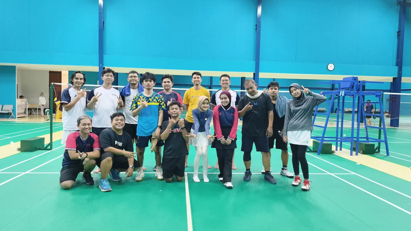 Kegiatan mabar mingguan bersama anggota Fokus Badminton, foto 11.