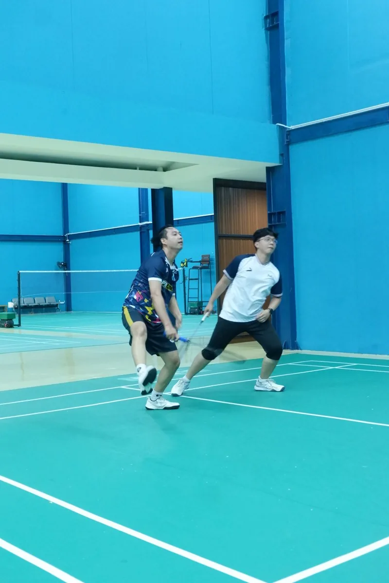 Koordinasi dua pemain dalam permainan ganda.